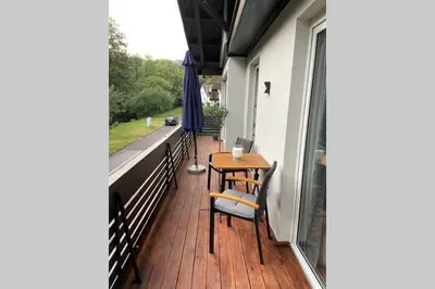 Ein Balkon oder eine Terrasse in der Unterkunft SUNSIDE Idyllisches Apartment am Wasser