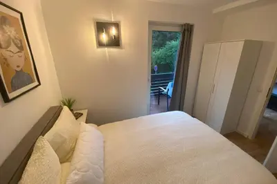 Ein Bett oder Betten in einem Zimmer der Unterkunft SUNSIDE Idyllisches Apartment am Wasser