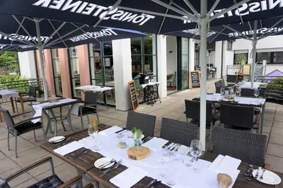 Ein Restaurant oder anderes Speiselokal in der Unterkunft Waldhotel Felsentor