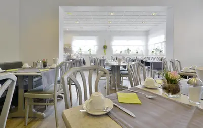 Ein Restaurant oder anderes Speiselokal in der Unterkunft Hotel Engelhorn