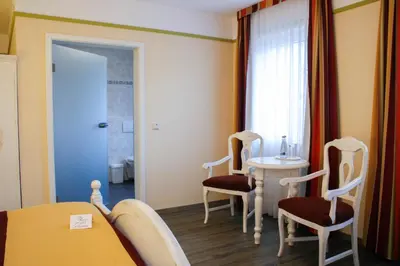 Ein Sitzbereich in der Unterkunft Hotel Speeter