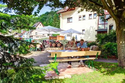 Ein Garten an der Unterkunft Zum Wiesengrund