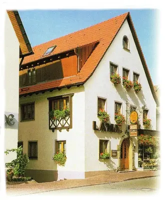 Das Gebäude in dem sich das Gasthaus befindet