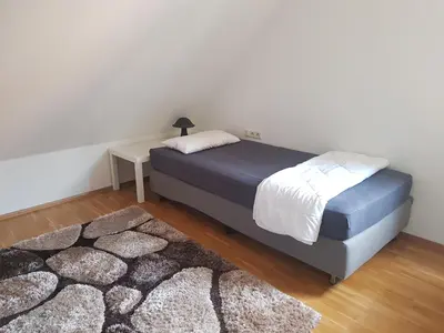 Ein Bett oder Betten in einem Zimmer der Unterkunft KiRoom Eberstadt 1