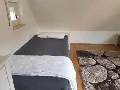 Ein Bett oder Betten in einem Zimmer der Unterkunft KiRoom Eberstadt 1