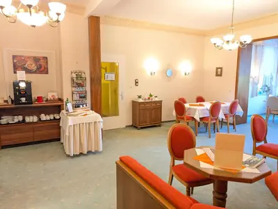 Ein Sitzbereich in der Unterkunft Hotel Fidelitas