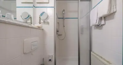 Ein Badezimmer in der Unterkunft PLAZA INN Blankenburg Ditzingen, Sure Hotel Collection