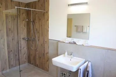 Ein Badezimmer in der Unterkunft Gästehaus Zum Wolffenturm