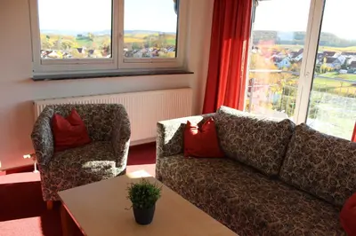 Ein Sitzbereich in der Unterkunft Gästehaus Zum Wolffenturm