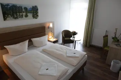 Ein Bett oder Betten in einem Zimmer der Unterkunft Landhotel Küffner
