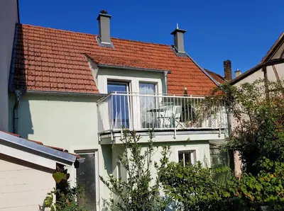 Das Gebäude in dem sich das Ferienhaus befindet