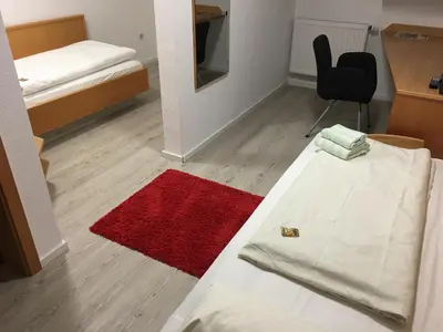 Ein Bett oder Betten in einem Zimmer der Unterkunft Hotel Barbarossa Karlsruhe Stadtmitte