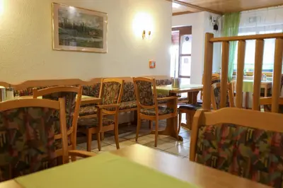 Ein Sitzbereich in der Unterkunft Hotel Garni KAMBEITZ