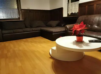 Ein Sitzbereich in der Unterkunft Große Wohnung im Odenwald 1