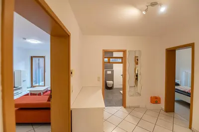 Ein Bett oder Betten in einem Zimmer der Unterkunft 105 m2 Arbeiterwohnung mit 2 extra Schlafzimmern für 7 Personen