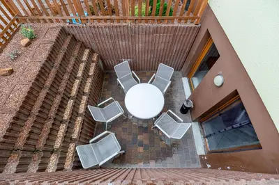 Ein Balkon oder eine Terrasse in der Unterkunft 105 m2 Arbeiterwohnung mit 2 extra Schlafzimmern für 7 Personen