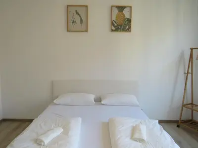 Ein Bett oder Betten in einem Zimmer der Unterkunft L8 Street Monteurwohnung - Kaiser-Friedrich-Str