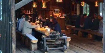 Gäste, die in der Unterkunft Hotel Burg Waldau übernachten