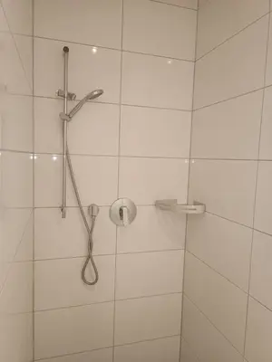Ein Badezimmer in der Unterkunft L8 Street - Gneisenaustraße 9