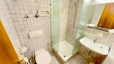 Ein Badezimmer in der Unterkunft Hotel und Gutsgaststätte Rappenhof