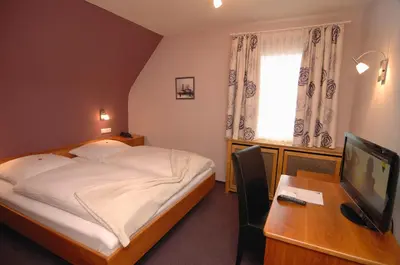 Ein Bett oder Betten in einem Zimmer der Unterkunft Gasthaus zum Ochsen