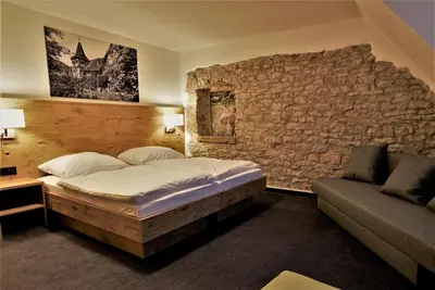 Ein Bett oder Betten in einem Zimmer der Unterkunft Kelterhotel Fröscher