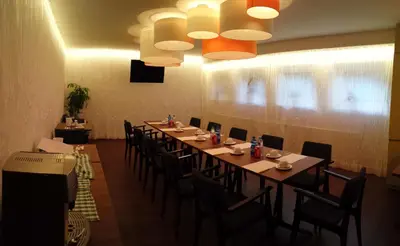 Ein Restaurant oder anderes Speiselokal in der Unterkunft Hotel Henry