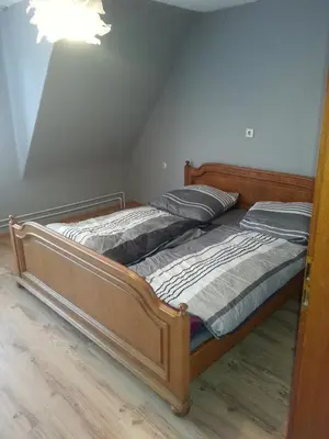 Ein Bett oder Betten in einem Zimmer der Unterkunft Pralinchen-Die Ferienwohnung im Nord-Schwarzwald