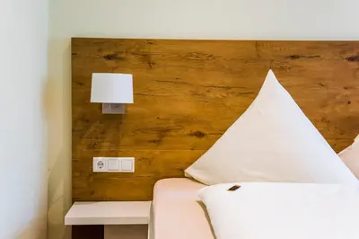 Ein Bett oder Betten in einem Zimmer der Unterkunft Hotel Bad Dürkheim