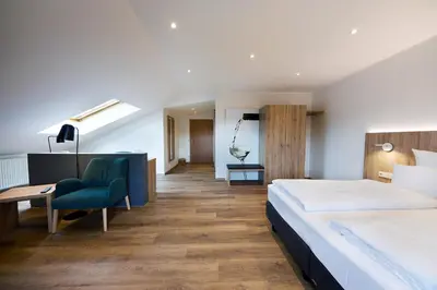 Ein Bett oder Betten in einem Zimmer der Unterkunft Weingut Sandwiese Winzerhotel