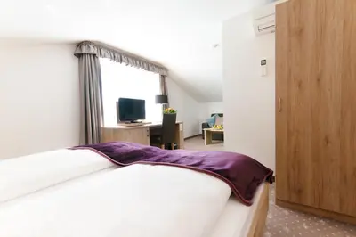Ein Bett oder Betten in einem Zimmer der Unterkunft Birkenfelder Hof