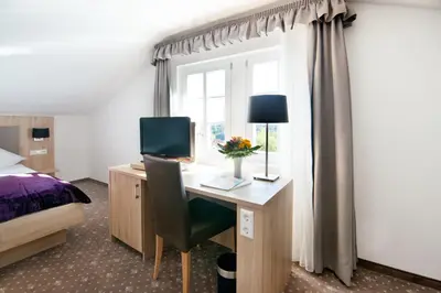 Ein Bett oder Betten in einem Zimmer der Unterkunft Birkenfelder Hof