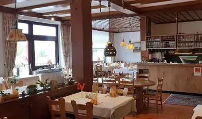 Ein Restaurant oder anderes Speiselokal in der Unterkunft Hotel & Restaurant Krone
