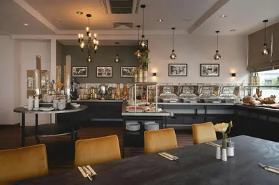 Ein Restaurant oder anderes Speiselokal in der Unterkunft Leonardo Hotel Heidelberg City Center