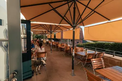 Ein Restaurant oder anderes Speiselokal in der Unterkunft Berggasthof Königstuhl