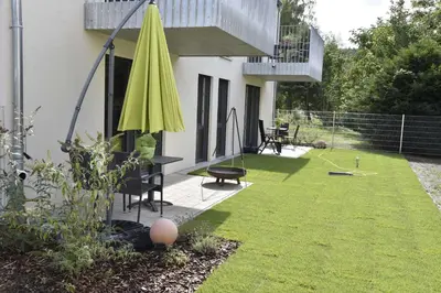 Ein Garten an der Unterkunft Sonnenscheinhaus Wohnung 3