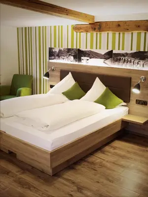 Ein Bett oder Betten in einem Zimmer der Unterkunft Gasthof zur Krone