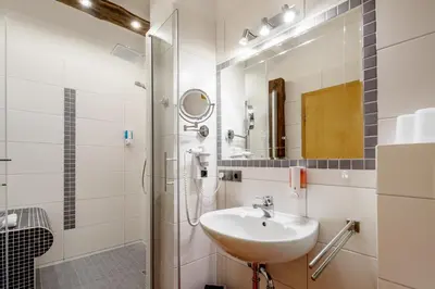 Ein Badezimmer in der Unterkunft Gasthof zur Krone