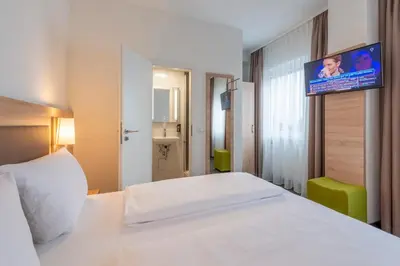 Ein Bett oder Betten in einem Zimmer der Unterkunft Hotel Gasthof Zum Rössle