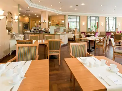 Ein Restaurant oder anderes Speiselokal in der Unterkunft ACHAT Hotel Reilingen Walldorf