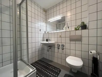Ein Badezimmer in der Unterkunft Einzigartiges Apartment in toller Altstadt by Rabe - Smart-TV, Netflix, Innenhof