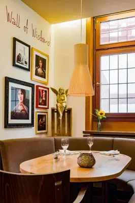 Ein Sitzbereich in der Unterkunft Hotel Restaurant Goldener Engel