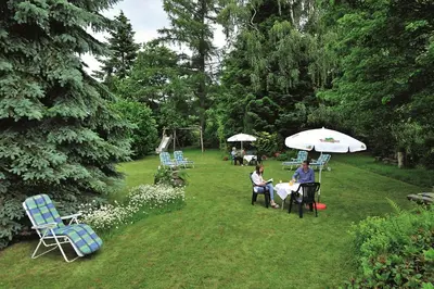Ein Garten an der Unterkunft Hotel Pension Heidi
