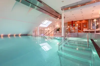 Der Swimmingpool an oder in der Nähe von Hotel Europäischer Hof Heidelberg, Bestes Hotel Deutschlands in historischer Architektur