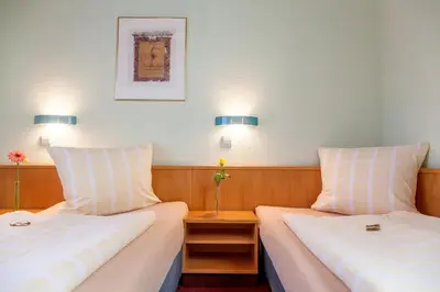 Ein Bett oder Betten in einem Zimmer der Unterkunft Sporthotel Öhringen