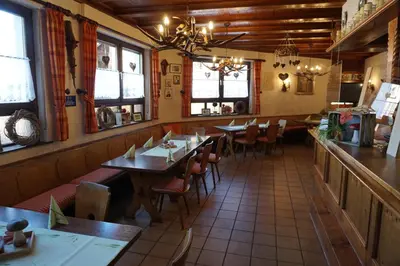 Ein Restaurant oder anderes Speiselokal in der Unterkunft Gasthof Zum Löwen