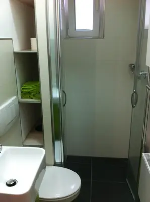 Ein Badezimmer in der Unterkunft Joanna Apartment - MA Rheinau 3