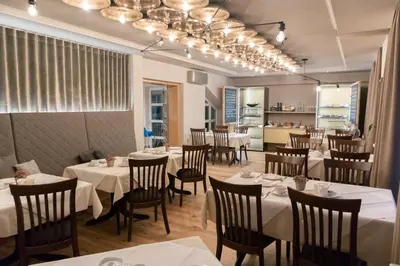 Ein Restaurant oder anderes Speiselokal in der Unterkunft Adler Botenheim