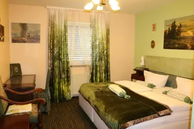Ein Bett oder Betten in einem Zimmer der Unterkunft Hotel Attaché