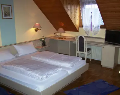 Ein Bett oder Betten in einem Zimmer der Unterkunft Gasthof Engel Steinbach